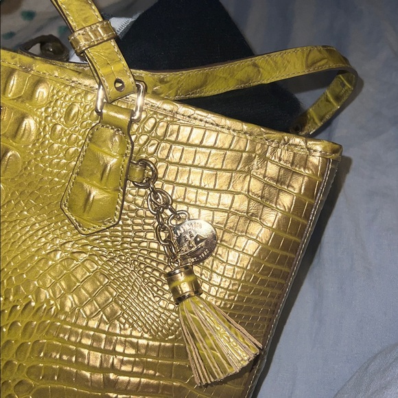 Brahmin Great condition! Hard to find! Lime Embossed medium Asher Tote 🔥🔥👀 - Picture 5 of 12